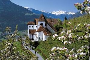 Entlang des Kulturweges in Dorf Tirol - St. Peter